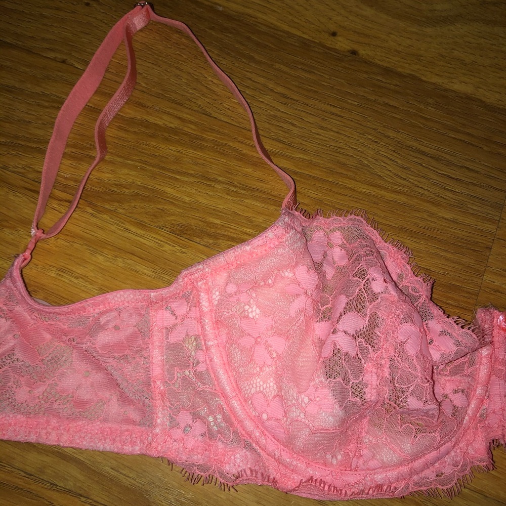Pink underwire bra! - Picture 2 of 4